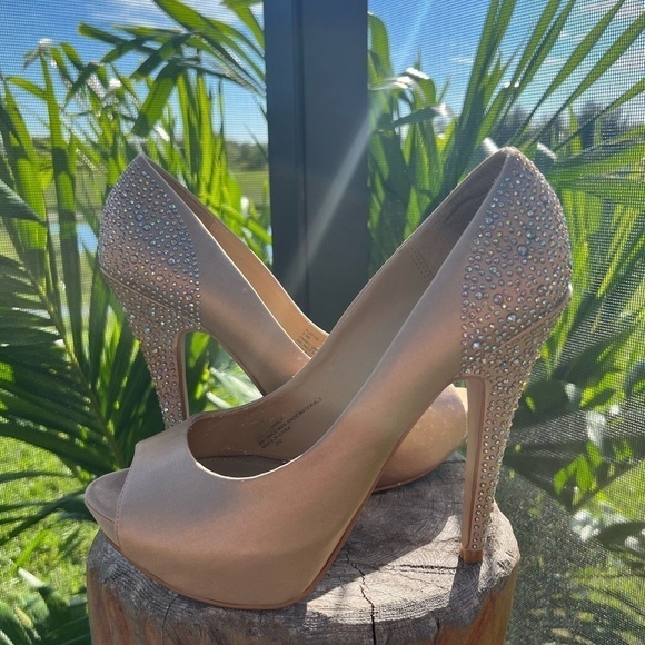 Steve Madden gold satin peep toe heels with rhinestones sz 8.5 - Picture 11 of 12